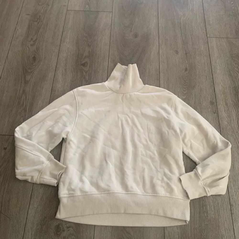 Zara woman’s used sweater in good condition
